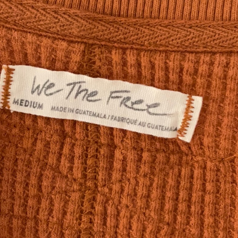 Free PEOPLE Women’s Rust Long-Sleeve V-Notch Pullover Top - Picture 5 of 8